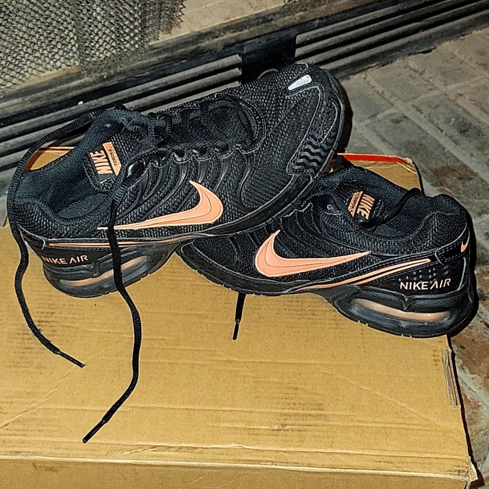 Women's Nike Torch 4 Edition 7.5 Shoes